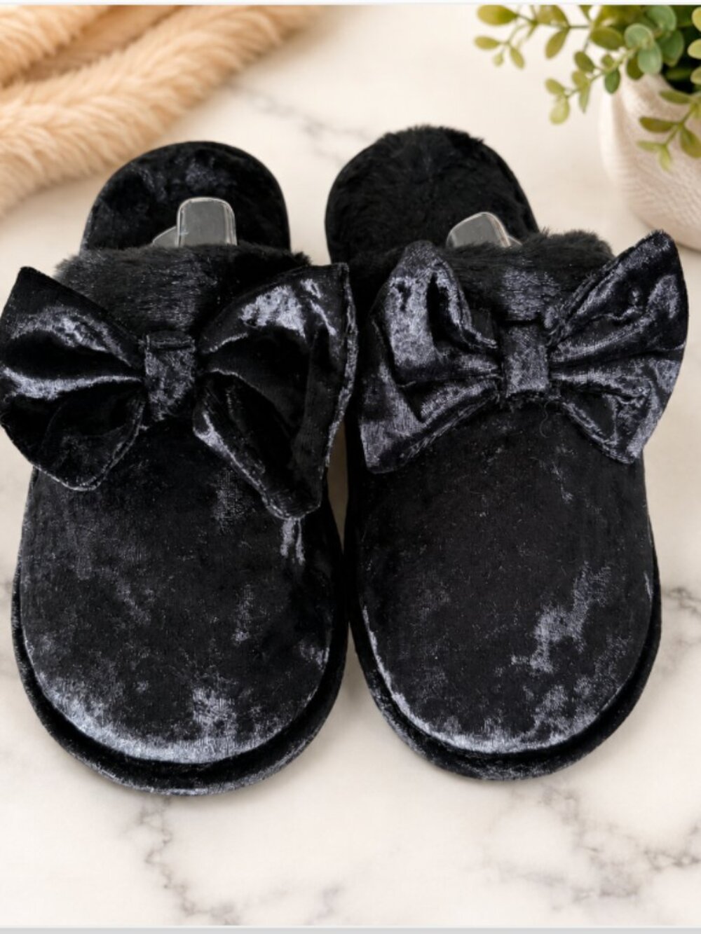DENA LIVES Women's Plush High Grade Memory Foam Slippers Black Bow Sz M 7-8 NWT